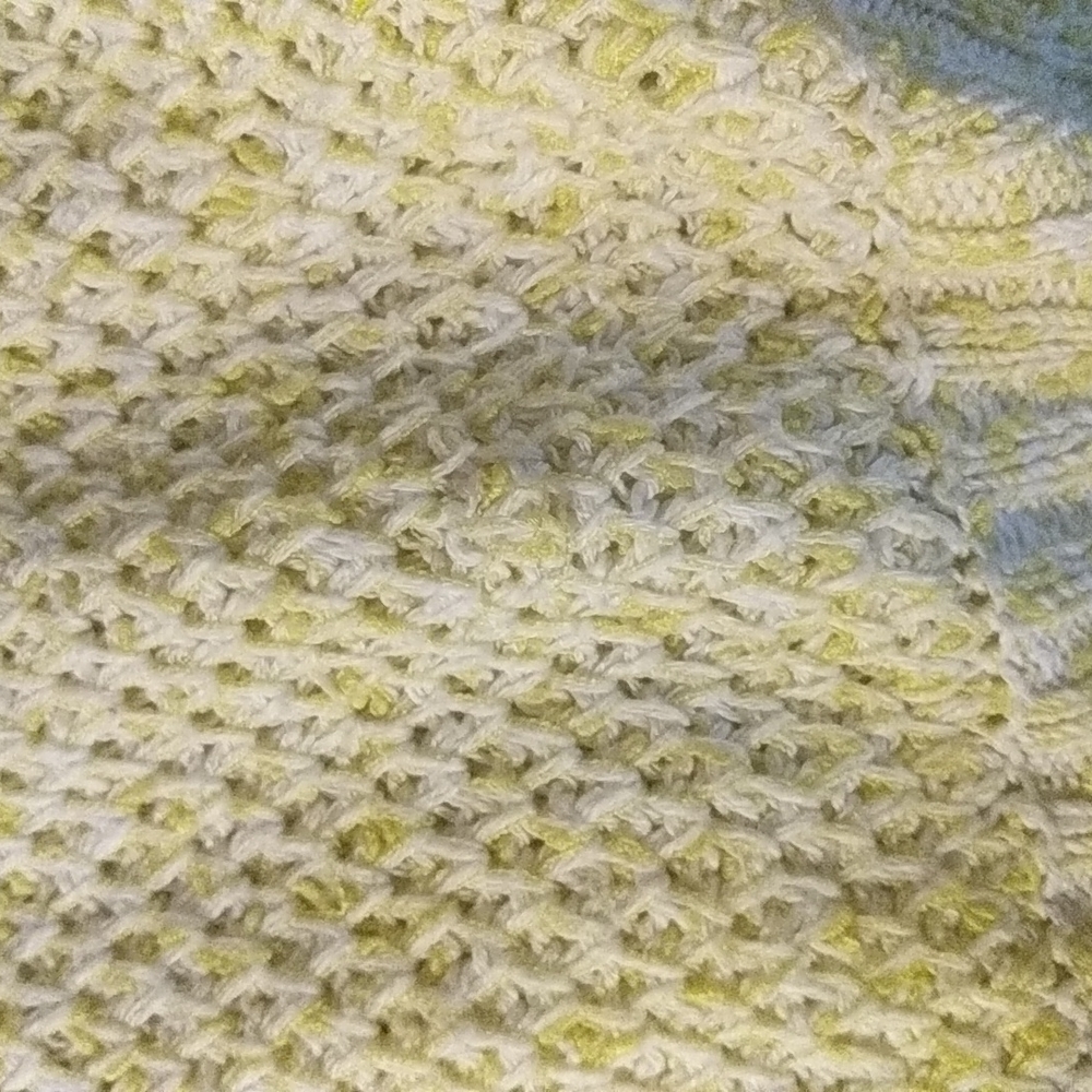 Yellow sweater - Picture 4 of 4